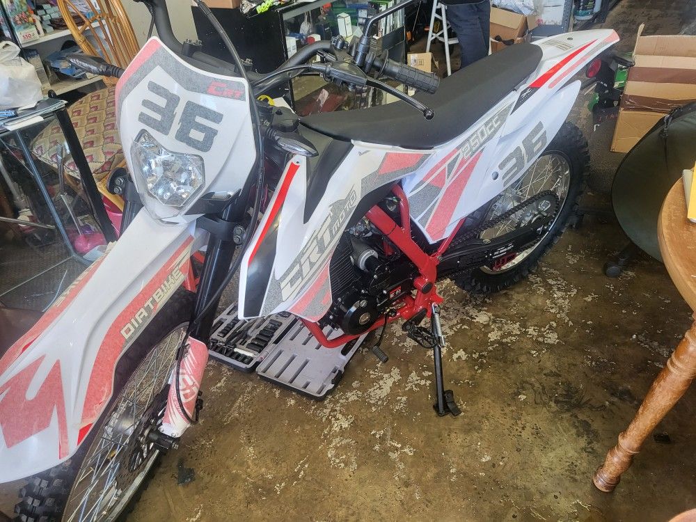 Endro Street Bike 250 Cc Brand New Lawaway