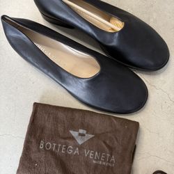 Bottega Veneta Black Leather Pumps – Made in Italy – Size 9B – Dust Bag