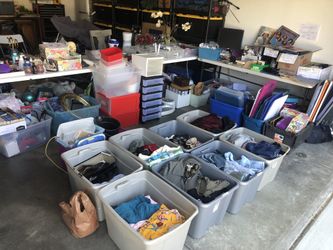 ***TONS For Sale!! Clothing, Tools, Decor, Kitchen Items, Chairs, Toys, Games, Shoes, Holiday, Etc!