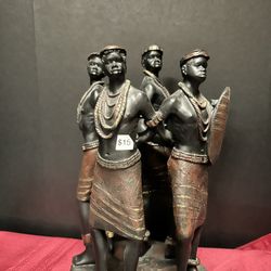 Four Person Connection Circle Statue 