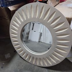 Kate and Laurel 26-in W x 26-in H Round White Framed Wall Mirror