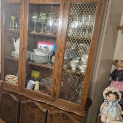 Broyhill China Cabinet