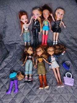Bratz lot of 7 dolls Accessories Included