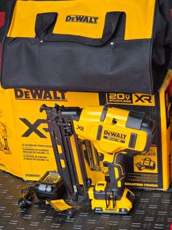 Brand New DEWALT 20V MAX XR 16-Gauge Electric Cordless Angled Finishing Nailer Kit