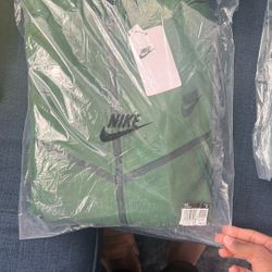 2025 Nike Tech Green Xl