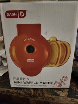 Dash Pumpkin Mini Waffle Maker