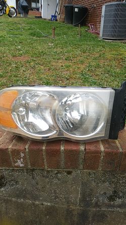2005 dodge ram 1500 pickup passenger side headlight for sale