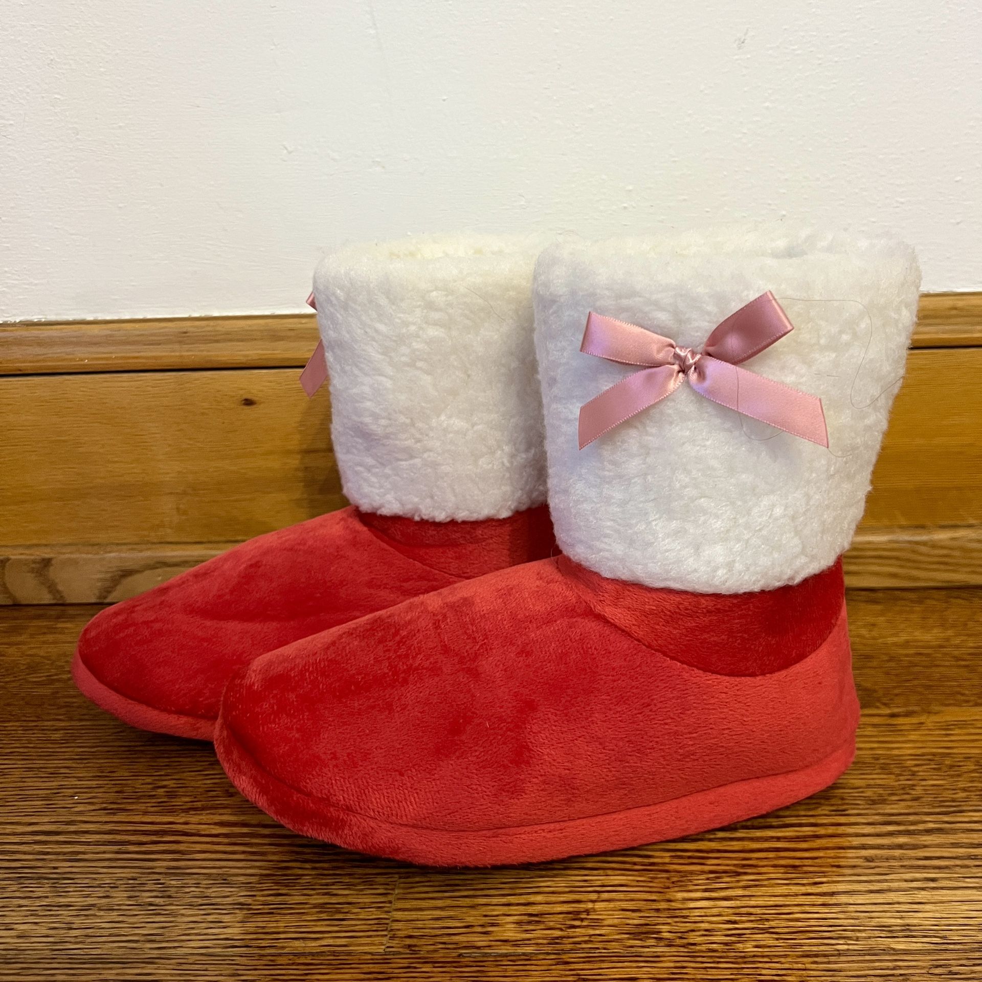 American Girl Girls Slippers size 5.5-7 red booties with white faux shearling and pink bow NWOT