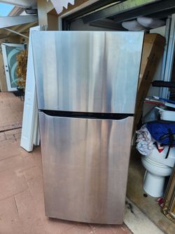LG 30" REFRIGERATOR  WITH ICE 3