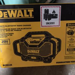 DeWALT DCR025 JOBSITE RADIO CHARGER WITH BLUETOOTH