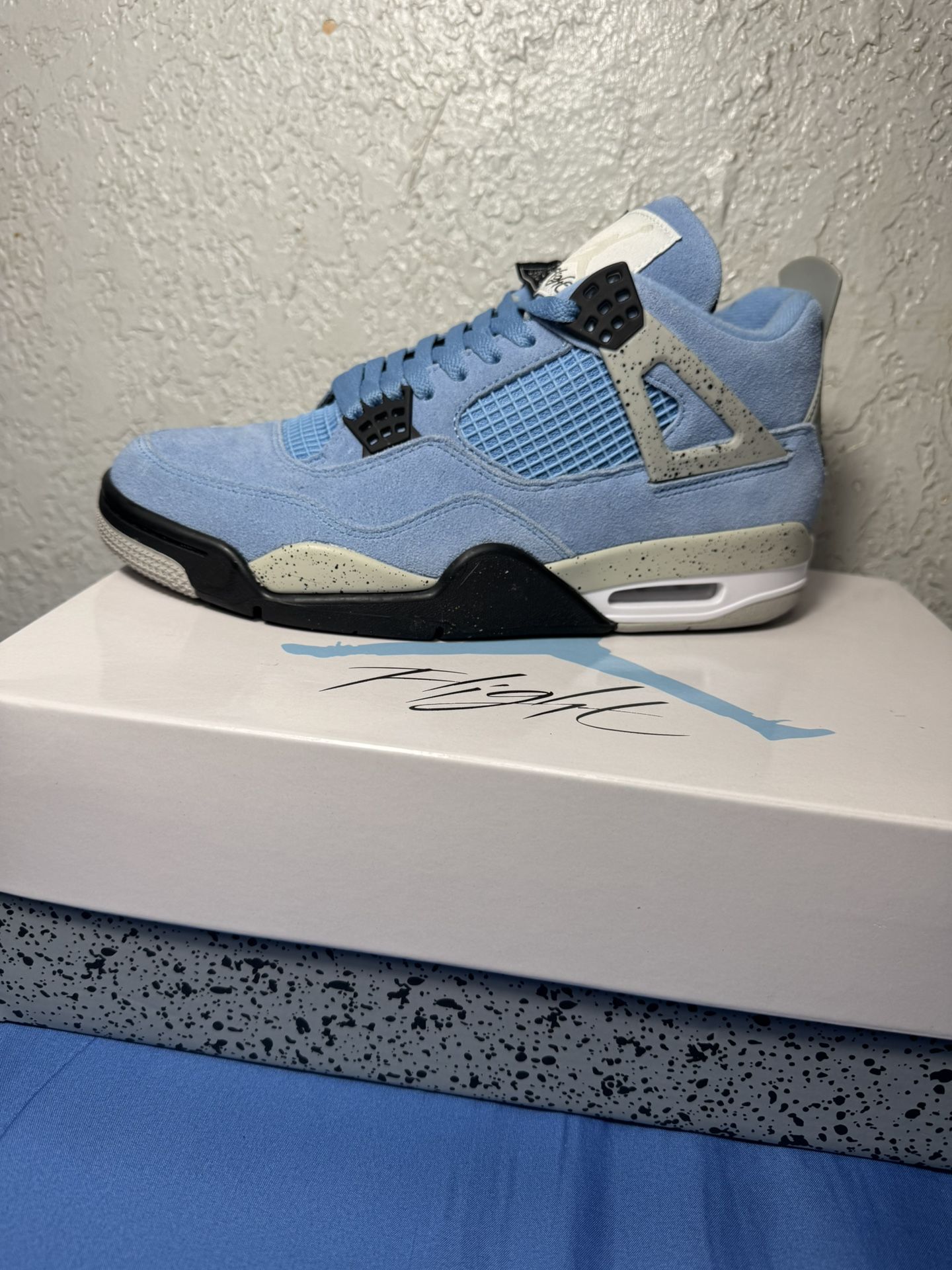 Jordan 4 University Blue