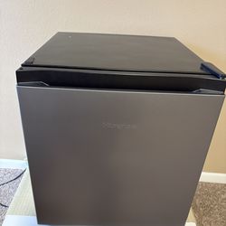 Executive small refrigerator