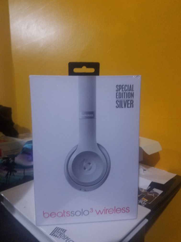 Brand New Beats Solo Wireless 3 Special Edition Silver