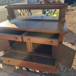 Beautiful Wooden Drawers With Mirror 