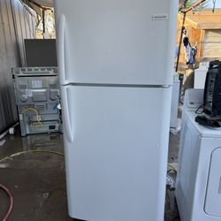 FRIGIDAIRE REFRIGERATOR 
