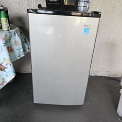 Magic Chef 3.3 cu. ft. Refrigerator 