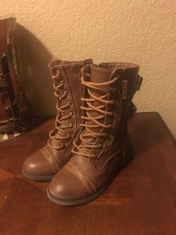 Girls military boots size 10c