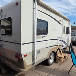 Trail Lite Pull Behind Camper / Or Trade For RUNNING truck/SUV