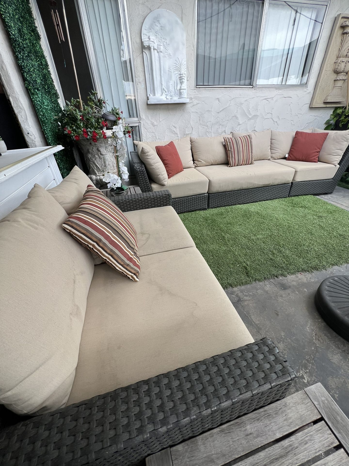 🌴🌴 Beautiful rattan patio set in good condition, very good quality with Sunbrulla cushions