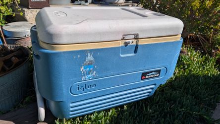 Vintage Igloo Roller 70 Quart Cooler Large Ice Box Chest Drink Storage Retro