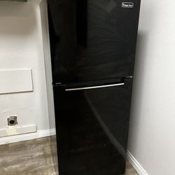 Magic Chef Black Top Freezer Refrigerator