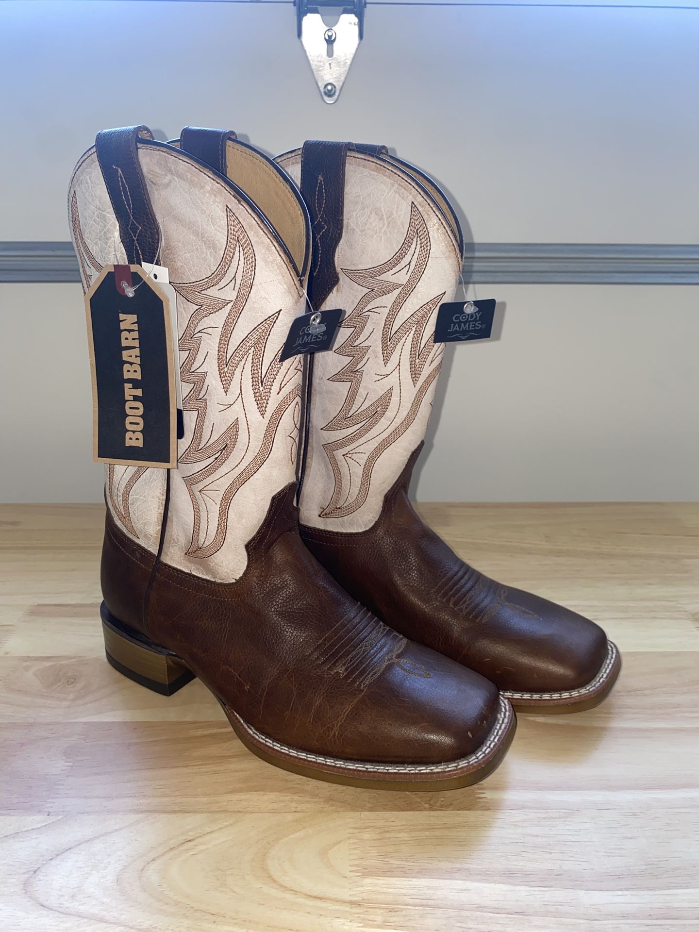 BRAND NEW Cowboy Boots