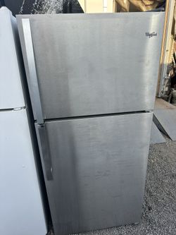 Apartment Size Refrigerator Excellent Working Condition