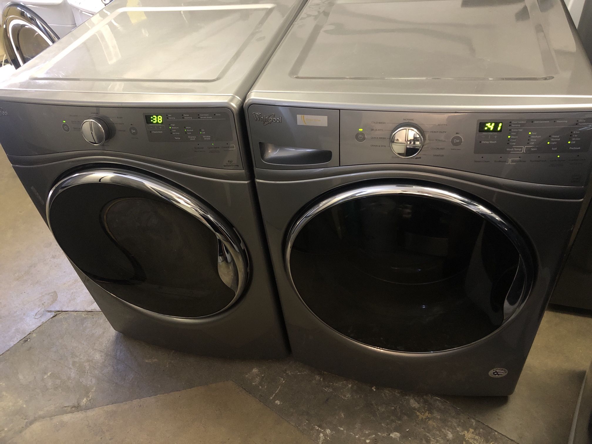 Whirlpool Washer and Gas Dryer Set