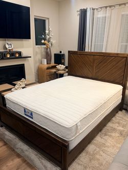 Queen mattress + Bedframe