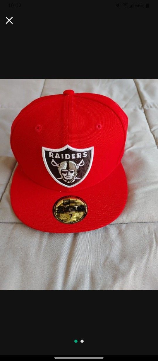 Brand New. Raiders New Era Fitted Size 7
