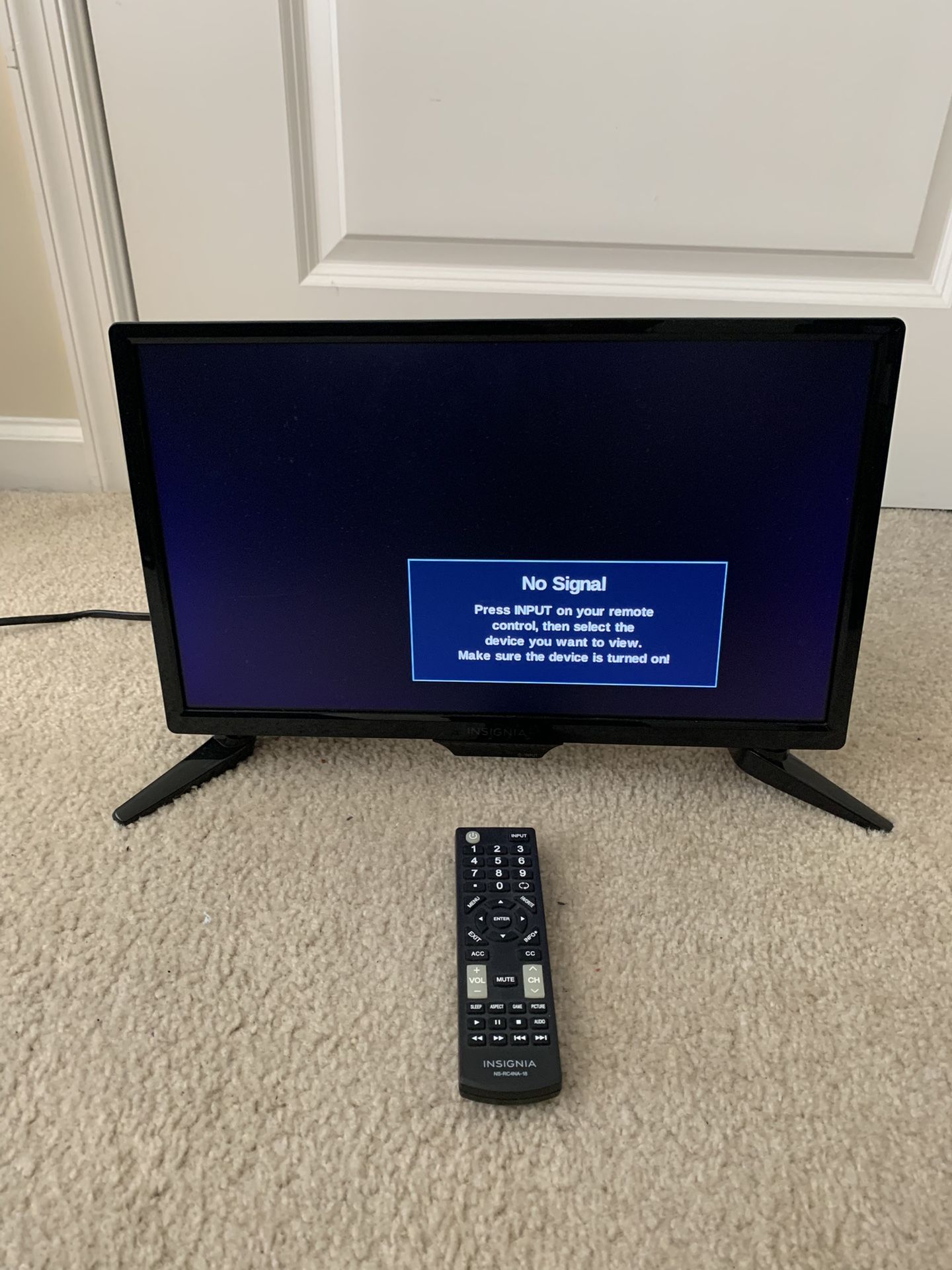 19" Small TV - With Working Remote