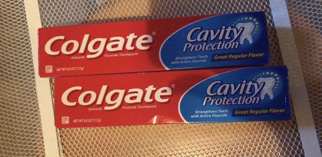 2 Colgate toothpastes