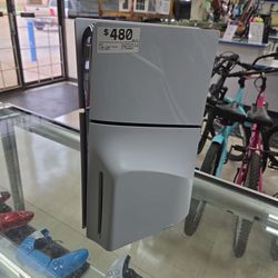 Playstation 5 slim w/ disc drive