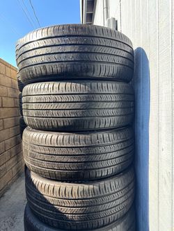 205/60r16 Kuhmo tires en excelentes condiciones de vida las 4
