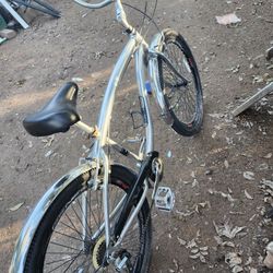 LARGE BIKE BEACH CROZER  GENESIS   29X1.125 INCH NEW TIRES AND TUBES  SHIMANO  SALVER FRAME LIKE NEW EVERYTHING IS PERFECT 