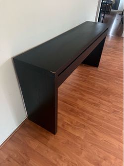 Tall standing table