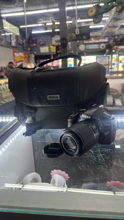 Nikon D3200 DSLR Camera with Lens and Bag