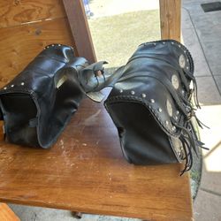 Alforjas De Piel Caja Para Pasajero Amplificador Bocinas. Y Espejo Para Motos 