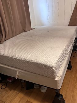 Free Mattress, Box Spring& Bed frame// Gratis Colchón, somier y estructura de cama