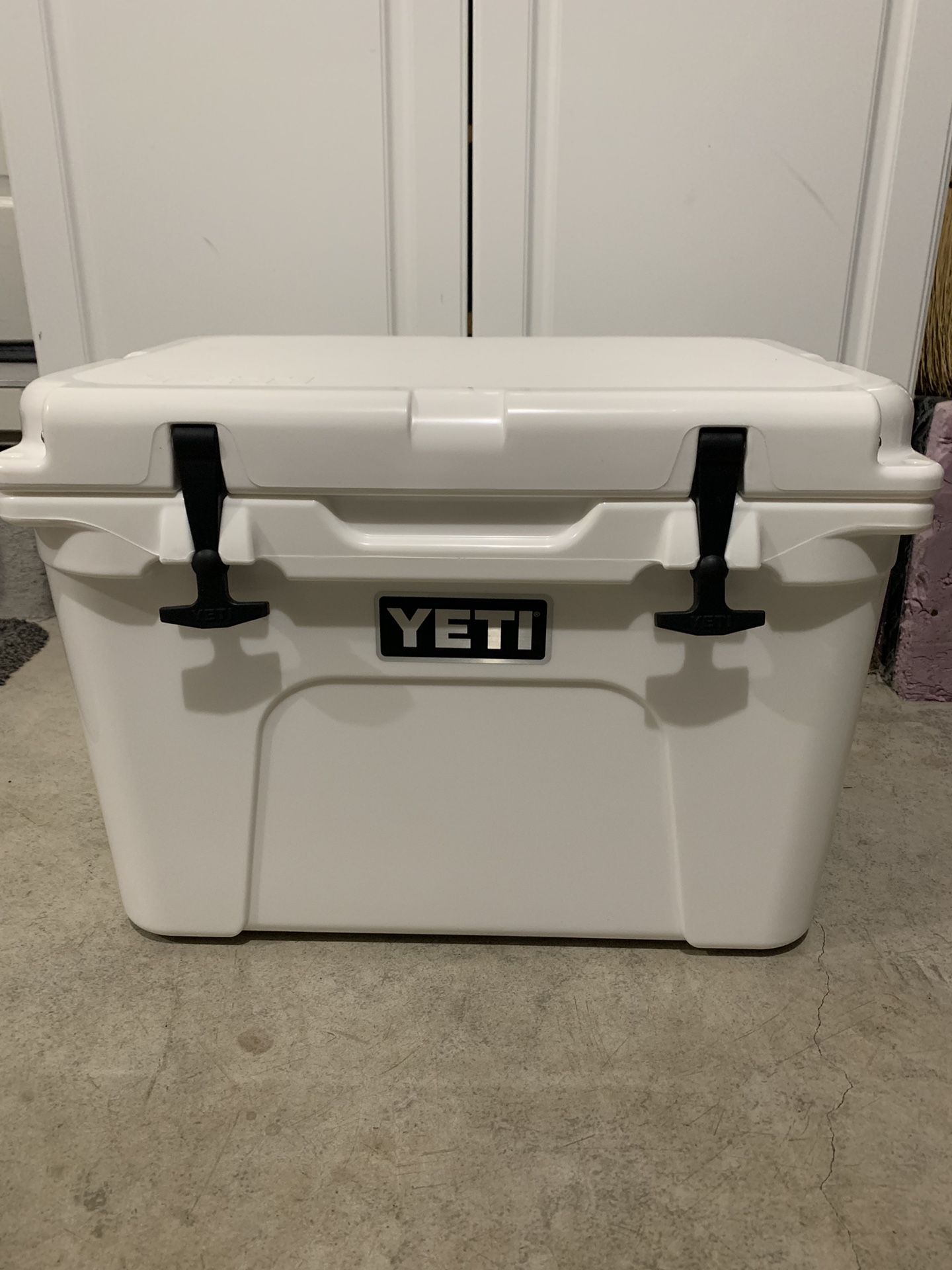 YETI Coolers, Multiple Sizes and Colors for Sale in Upper Arlngtn, OH -  OfferUp