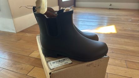 Women Size 8 Black Rainboot lined