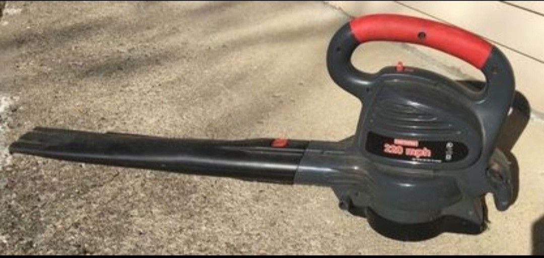 Sharp Craftsman 220 mph electric leaf blower for sale. Gets the job done quickly.