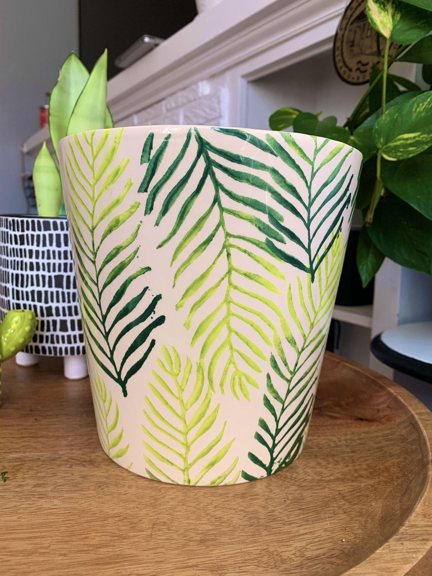 Farval Hand-Painted Leaf Plant Pot/Holder