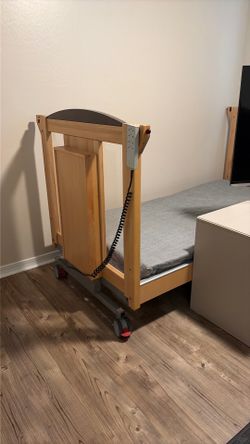 Free functional clean hospital bed.