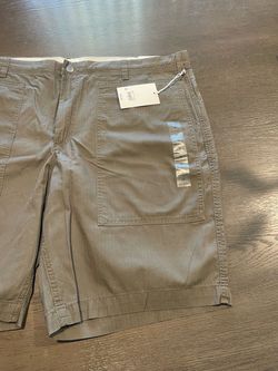 42 W x 21 L x 10” inseam Men’s Free Assembly Shorts