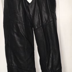 Echtes Leder Leather Motorcycle Chaps Size Medium Adjustable belt, 3 snaps near footwear Good condition, please see photos