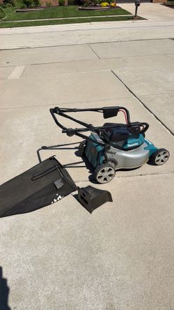 Makita Lawnmower 18v x 2