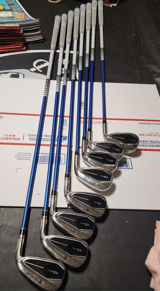 Taylormade QI Irons 5-SW, Tour AD graphite Shafts, +1” length