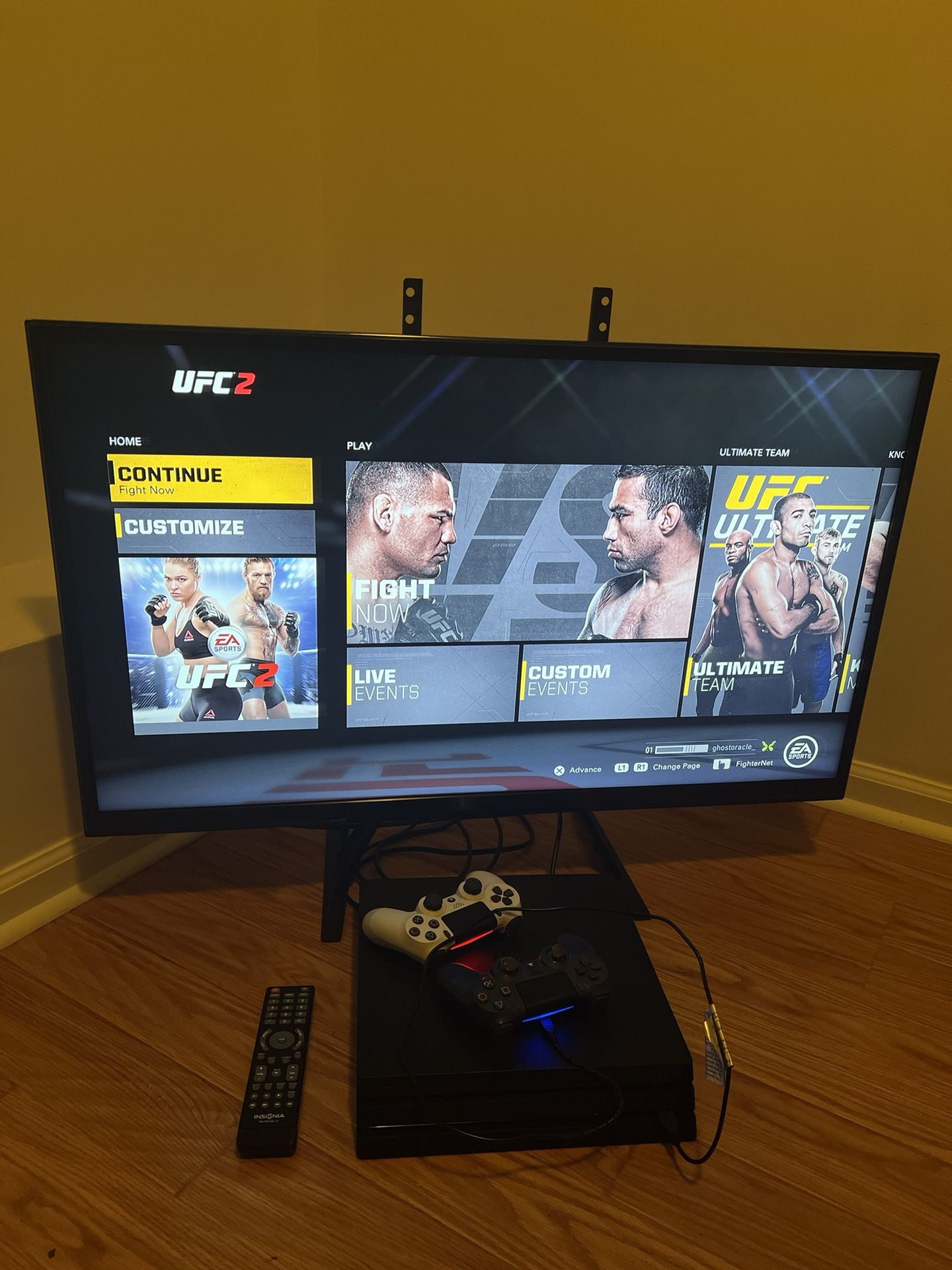 PS4 Slim 1tb With 2 Controllers And Headset