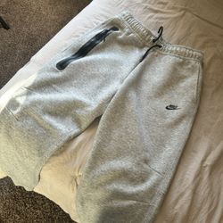 grey nike tech pants 
